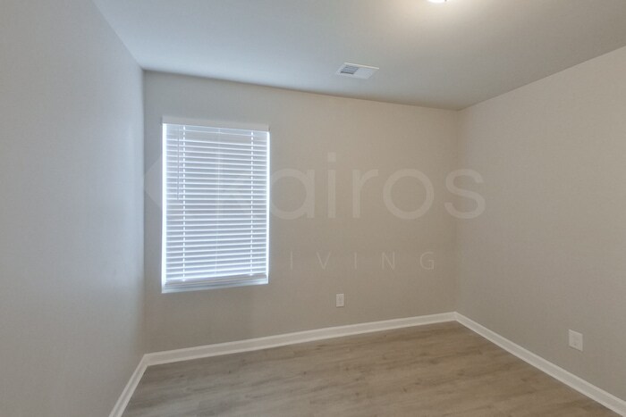 Building Photo - 357 Hawthorn Trail