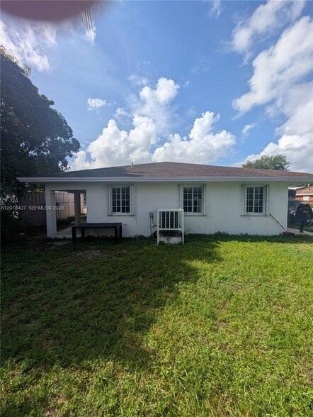 Building Photo - 225 NW 53rd St