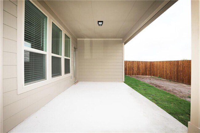 Building Photo - 15912 Cessida St