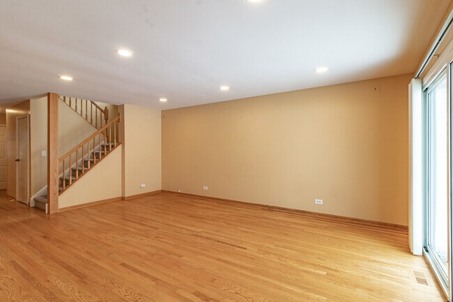 Building Photo - 416 Swallow Ln