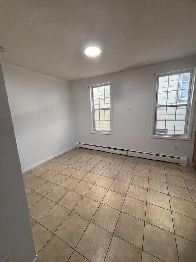 Building Photo - 1408 5th St