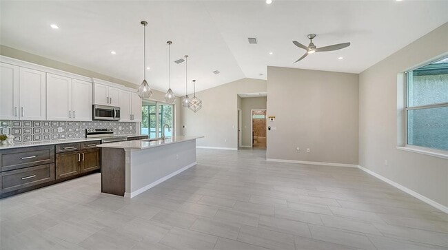 Building Photo - 6227 Tropicaire Blvd