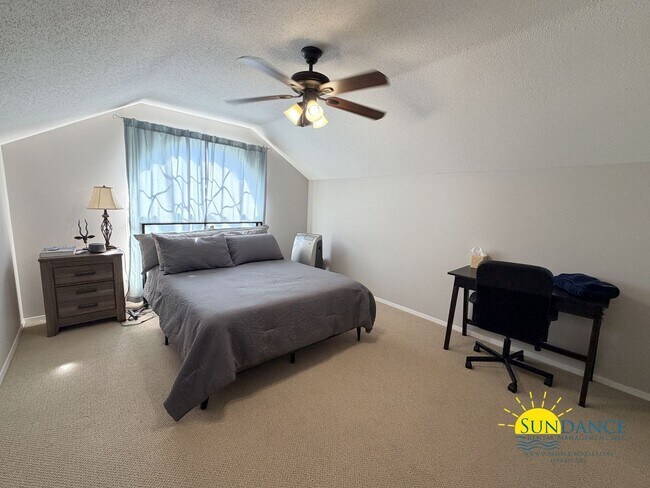 Building Photo - Stunning 5 Bedroom Home in Mary Esther with Beach Access, Pool and Solar Panels!