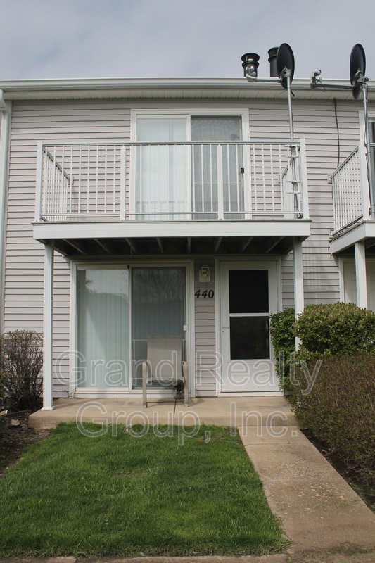 Building Photo - 440 Meadow Green Ln