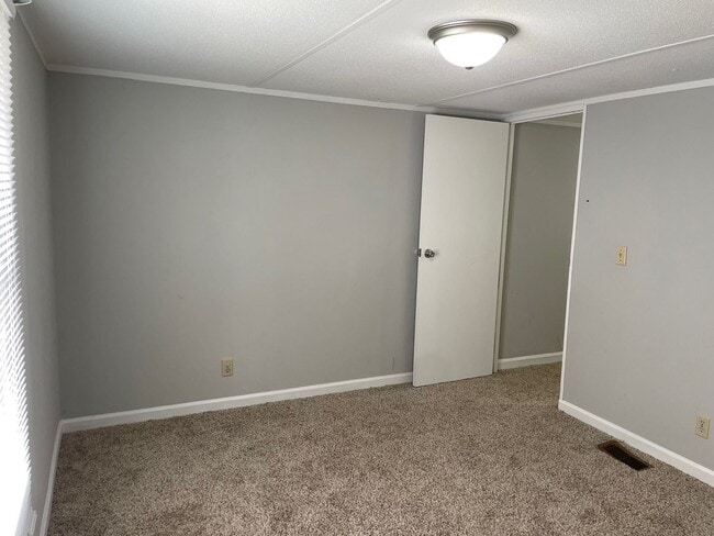 Building Photo - 3 bed 2 bath singlewide