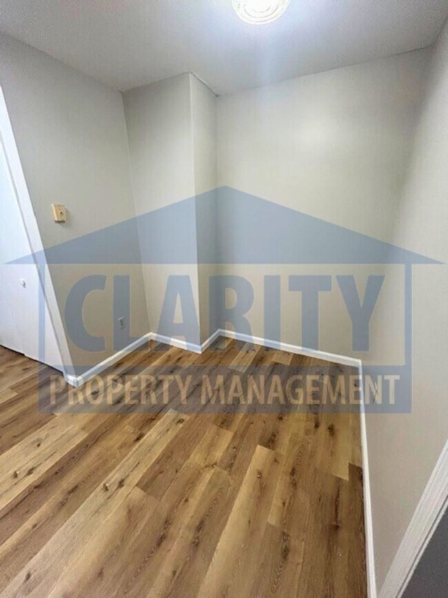 Building Photo - 3014/3016 Blue Springs Rd