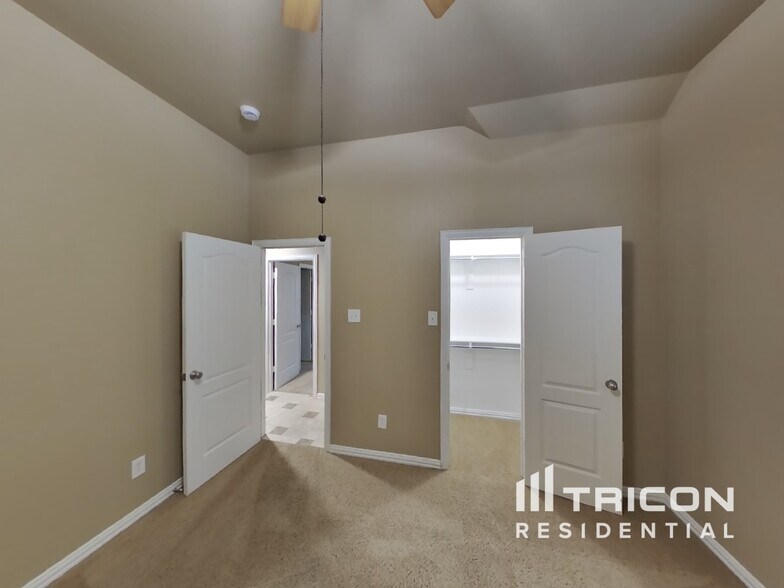Building Photo - 1609 Teakwood Dr