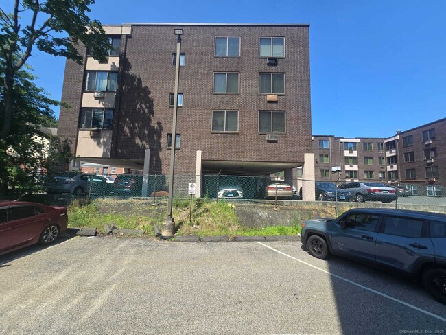 Building Photo - 1021 Asylum Ave