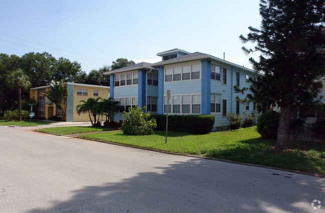 Building Photo - Crescent Lane Apartments