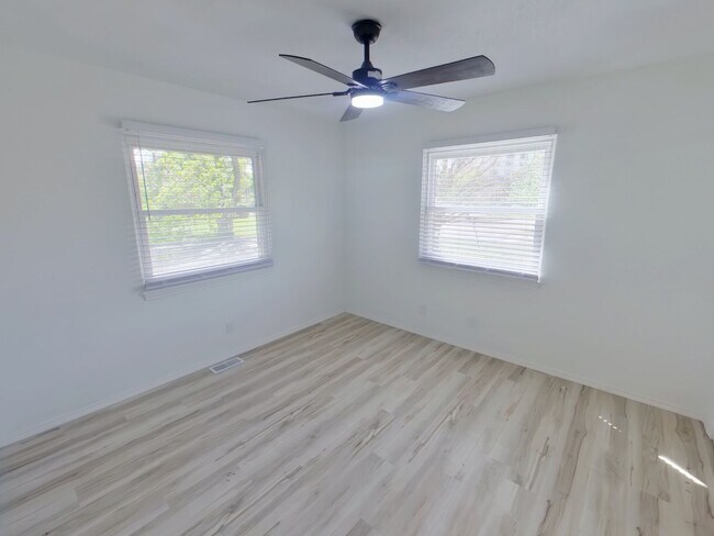 Building Photo - Remodeled 5BR Wichita Home for Rent - Pet Friendly!