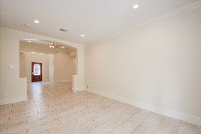 Building Photo - 10572 Twin Oak Dr