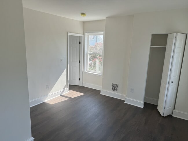 Building Photo - 106 N 9th St