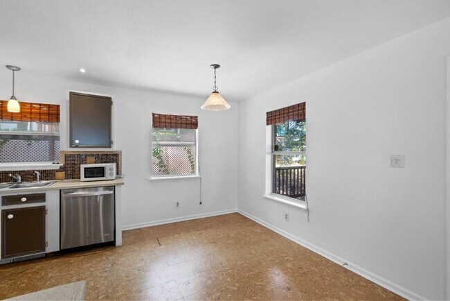 Building Photo - 1211 Delano St