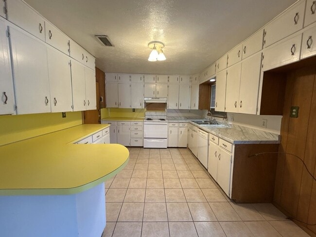 Building Photo - 1008 Goode Dr