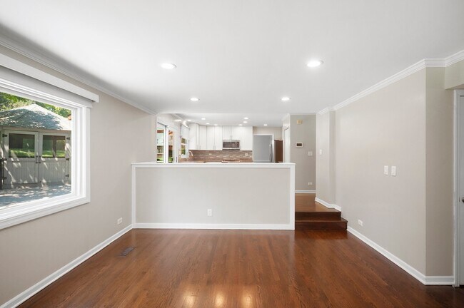 Building Photo - 310 Chesterfield Ln