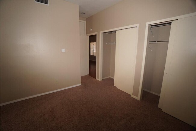 Building Photo - 712 Graham Pl