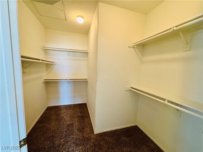 Building Photo - 833 Aspen Peak Loop