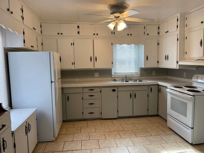 Building Photo - Three Bedroom Home in Gastonia