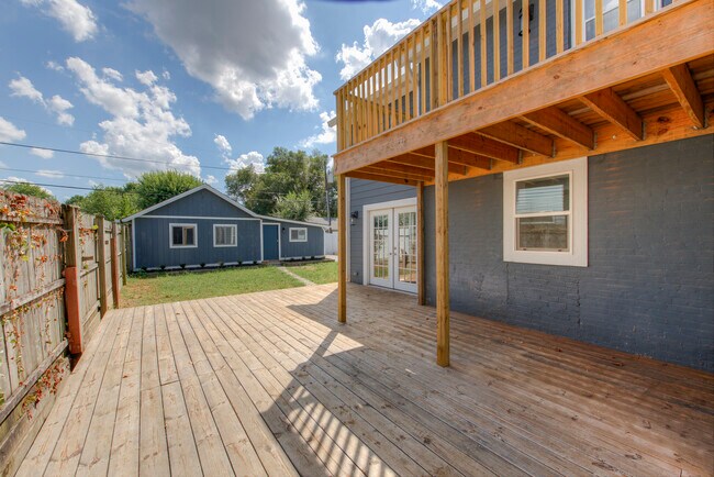 Building Photo - 701 Lincoln St