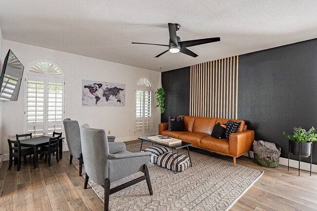 Family room with Smart TV - 15849 N 61st St