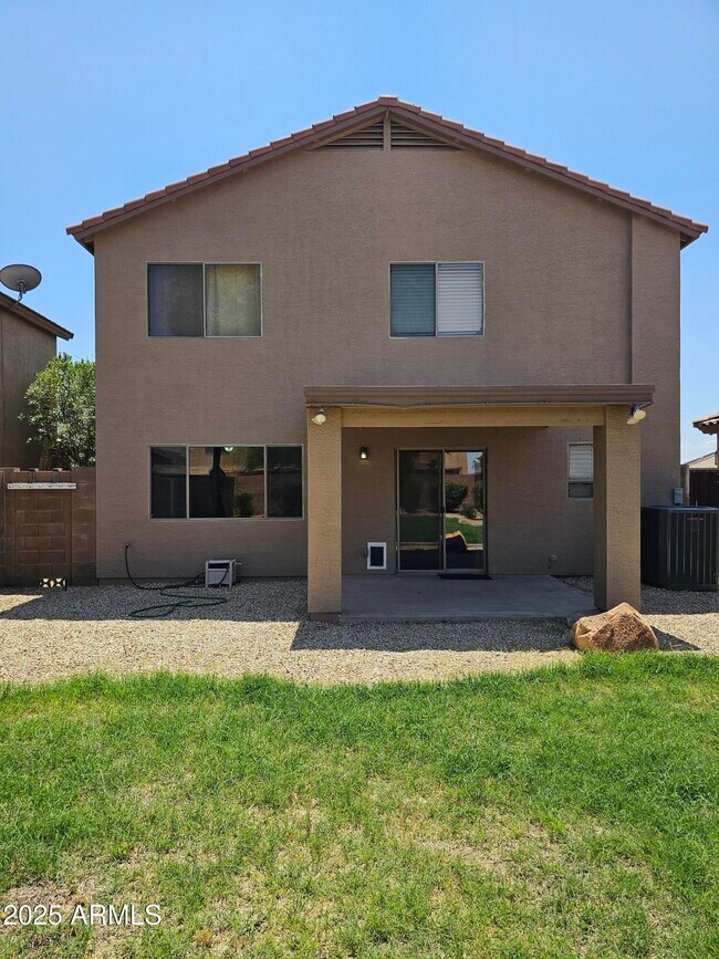 Building Photo - 42804 W Sunland Dr