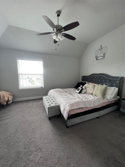 Building Photo - 9832 El Colina Dr