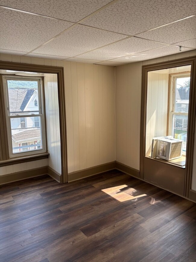 Building Photo - 135 Lucknow Rd