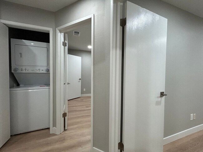 Building Photo - Sophisticated 2BR Walnut Creek Residence –...