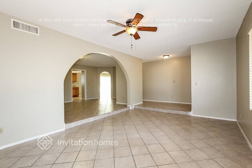 Building Photo - 13802 N 45th Ave