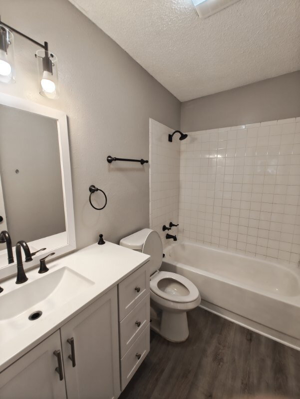 Building Photo - 5512 Lochmoor-