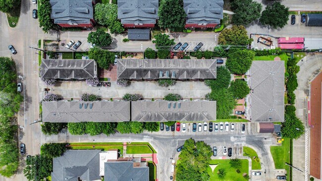 Primary Photo - 2930 Brompton Square Dr