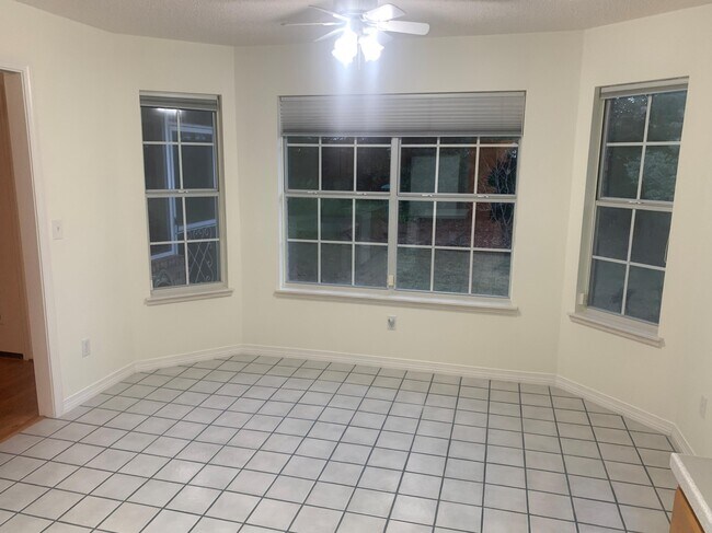 Building Photo - 343 Ruckel Dr