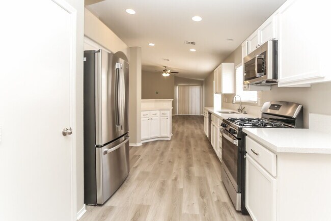 Building Photo - 4917 Stormy Ridge St