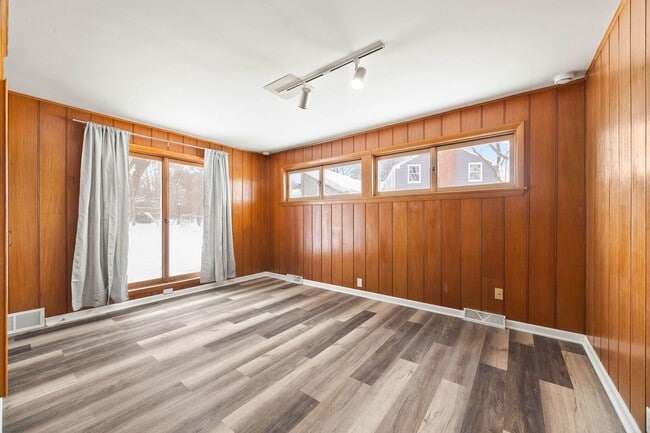 Building Photo - 246 Miller Ave