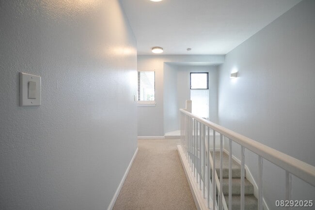 Building Photo - Spacious 3BR/2.5BA Mililani Townhome – $4,...