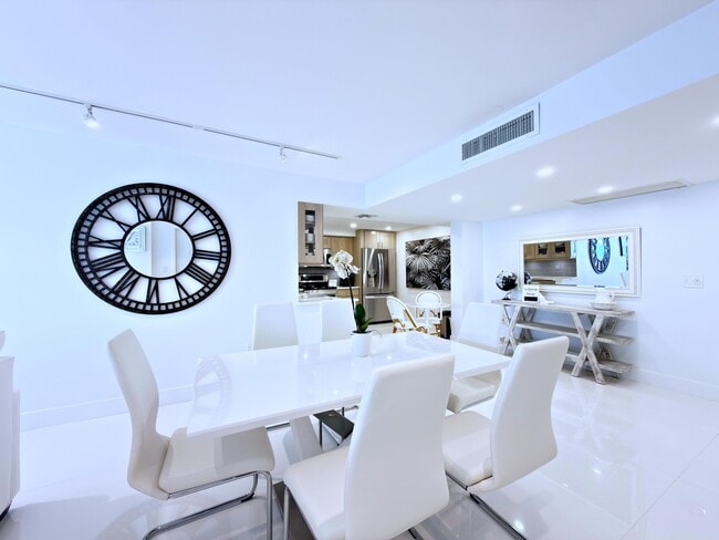 Building Photo - 3546 S Ocean Blvd