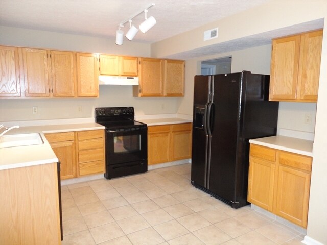 Building Photo - 755 Apple Ln