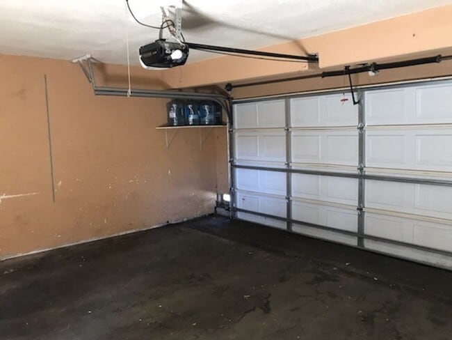 Building Photo - End unit 3 bedroom Townhouse Near Andrew H...