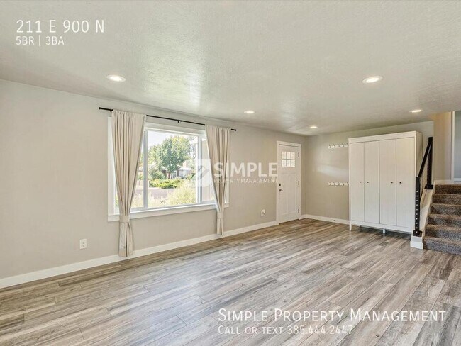 Building Photo - 211 900 N