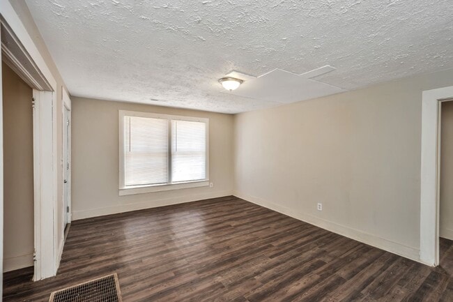 Building Photo - Spacious 4-Bedroom Beauty in Sylacauga – Huge Deck, Carport & Tons of Charm!