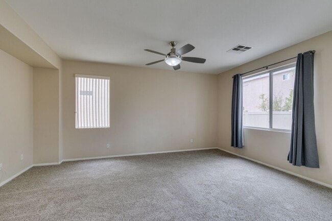 Building Photo - Beautiful 2-story home featuring 4 bedroom...