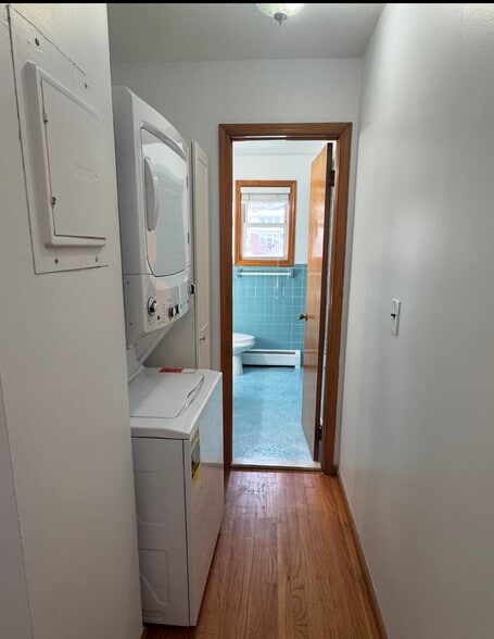 Building Photo - 208 6th St