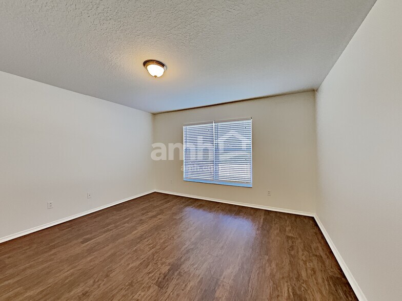 Building Photo - 312 116th St E