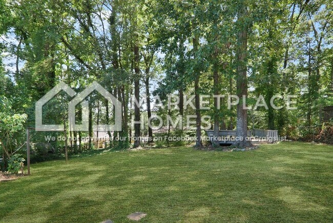 Building Photo - 8206 Huntington Dr