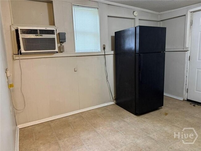 Building Photo - 317 Strickland St