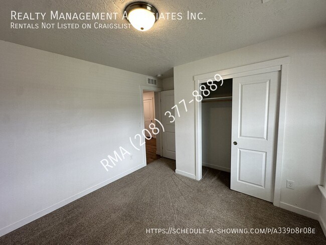Building Photo - 3794 E Berwick Dr