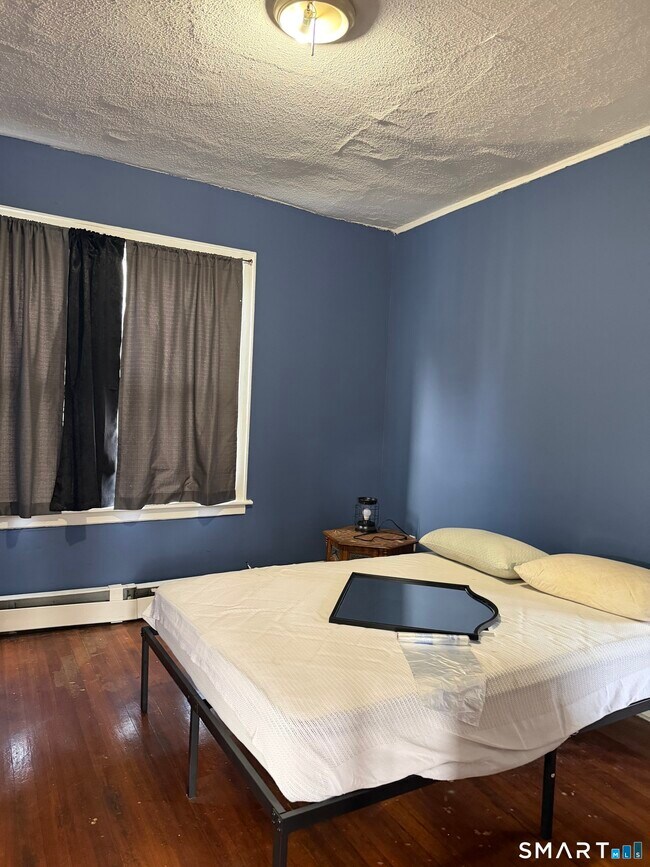 Building Photo - 502 Edgewood St