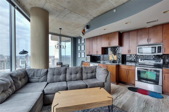 Building Photo - 360 Nueces St
