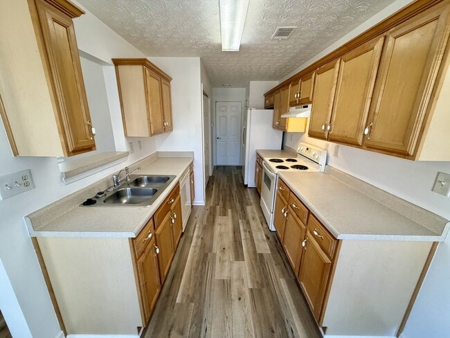 Building Photo - 204 Jessie Ct