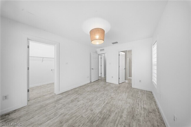 Building Photo - 286 Leawood Cir